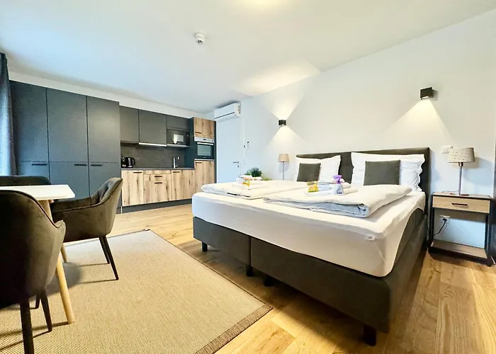 Mit Balkon Und Parkplatz Апартаменти *