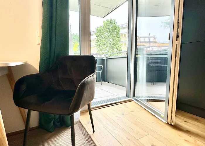 Mit Balkon Und Parkplatz Апартаменти *