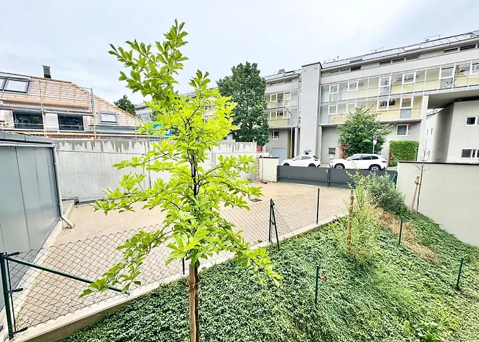 Mit Balkon Und Parkplatz Апартаменти *